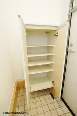 【玄関】 | あーばんらいふ箱崎 | 別号室の写真になります。現況優先。