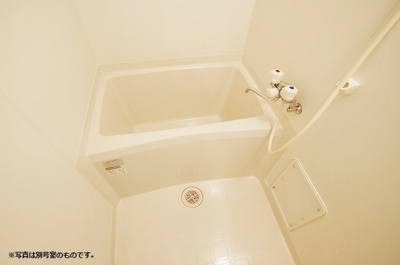 【浴室】 | あーばんらいふ箱崎 | 別号室の写真になります。現況優先。