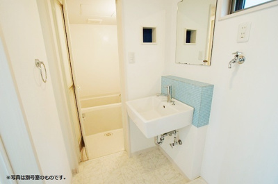 【洗面所】 | あーばんらいふ箱崎 | 別号室の写真になります。現況優先。