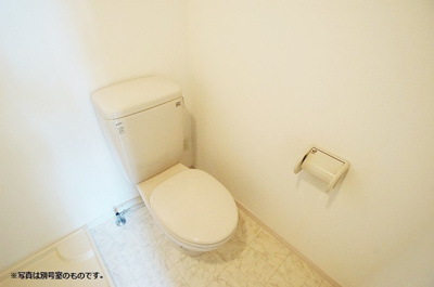 【トイレ】 | あーばんらいふ箱崎 | 別号室の写真になります。現況優先。