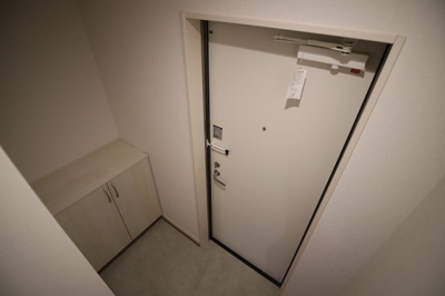 【玄関】 | メゾンドティアラ美野島Ⅰ | 別号室の写真になります。現況優先。