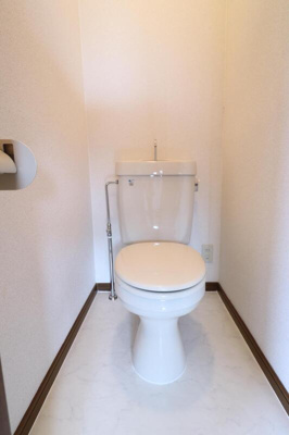 【トイレ】 | 樫尾コーポ | 別号室の写真になります。現況優先。