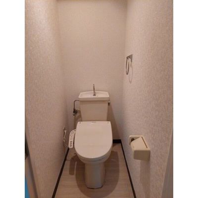 【トイレ】 | アートラフィーネ香椎 | 別号室の写真になります。現況優先。