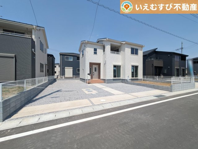 Livele Garden.S　太田第11下田島の駐車場|4台駐車可能なゆとりのカースペース
複数台車をお持ちでも、お友達が遊びに来てもゆとりの駐車スペース！