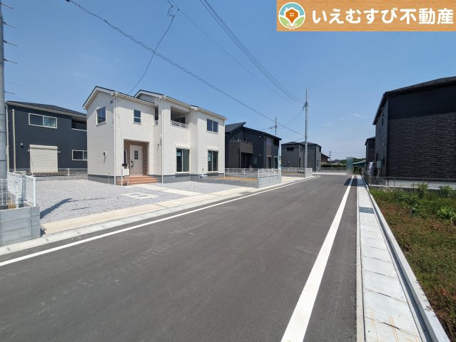 Livele Garden.S　太田第11下田島の前面道路含む現地写真|整備されたばかりの綺麗な6ｍ道路
ゆとりの6ｍ道路に面しているのでお車の駐車も楽々、すれ違える広さが嬉しい！