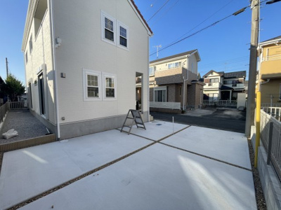 【駐車場】 | いろどりアイタウン深谷市萱場　新築住宅 | 駐車並列２台可能なスペースがあります。
現地(2024年11月撮影)