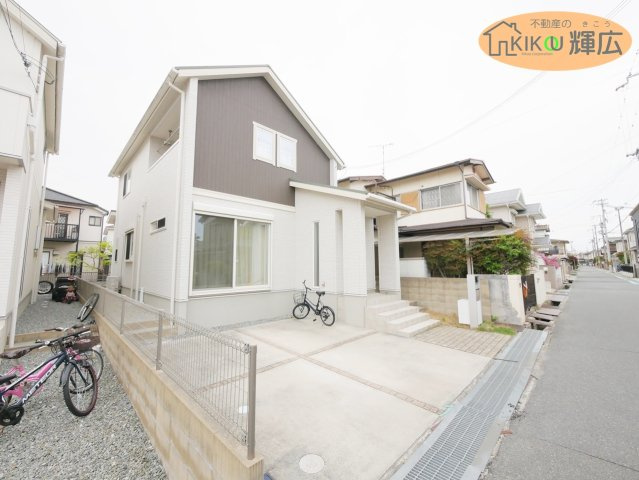 【外観】 | 加古川市加古川町中津　中古戸建 | 土地面積140.14平米の4LDKです。現況、居住中ですが現地ご案内はいつでも出来ます。