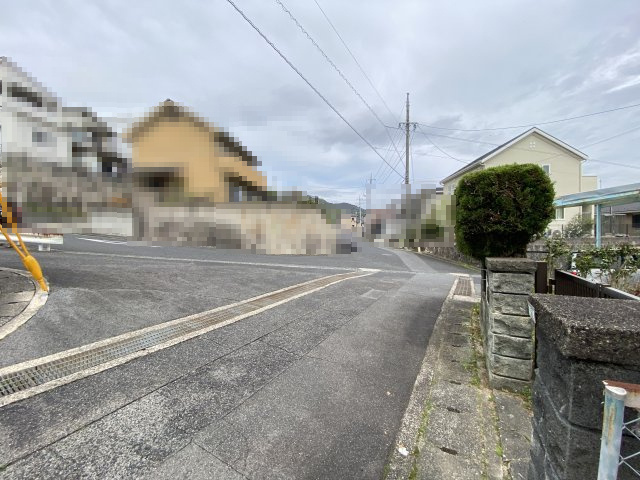 中古戸建　高取北2丁目の前面道路含む現地写真