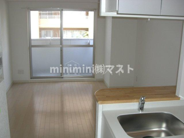 パウゼドーム前の居間・リビング