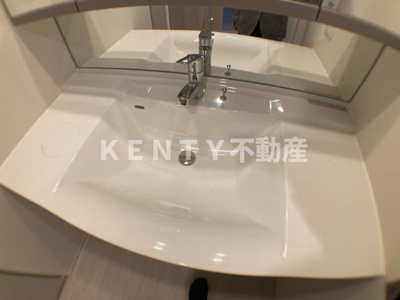 【洗面所】 | ザ・ケンジントン・レジデンス上池台 | スペースが確保できる洗面所です