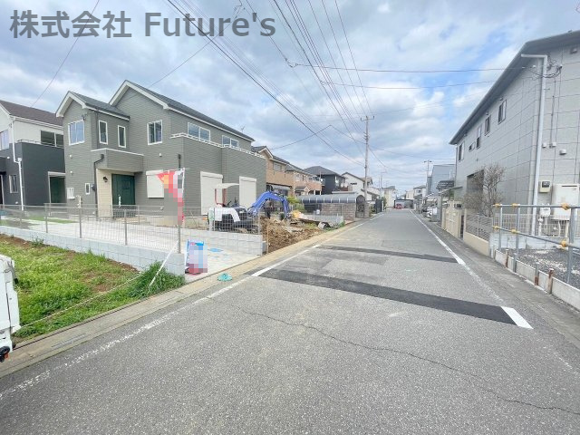 三郷市泉1丁目　新築戸建　全1棟の前面道路含む現地写真|前面道路含む現地写真です。