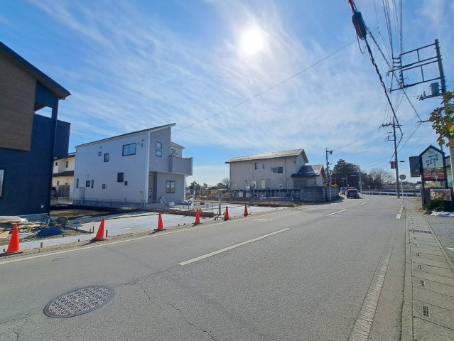 月々１０万円台～　新築戸建　川越市今泉の前面道路含む現地写真|北西側 8.0ｍ公道