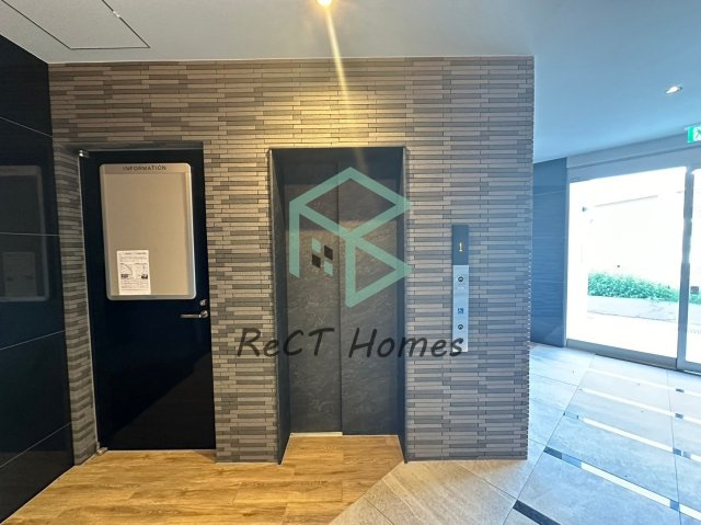 姫路市岡田の賃貸マンションのエントランス