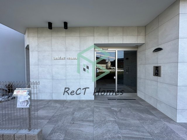 姫路市岡田の賃貸マンションのエントランス