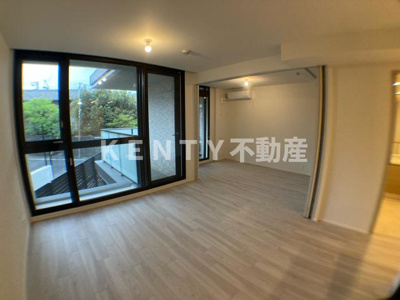 【居間・リビング】 | ザ・ケンジントン・レジデンス上池台 | こちらのリビングで趣味の時間をお楽しみください