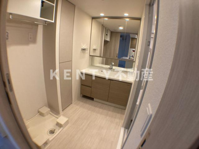 【洗面所】 | ザ・ケンジントン・レジデンス上池台 | 独立洗面台あり、毎朝おしゃれに忙しい女性の方におすすめです