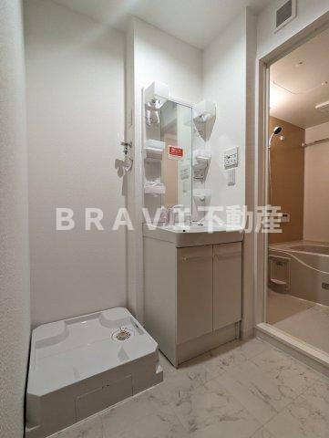 TRICERA Court BRAVI不動産の洗面所|【TRICERA Court】脱衣スペースもあります