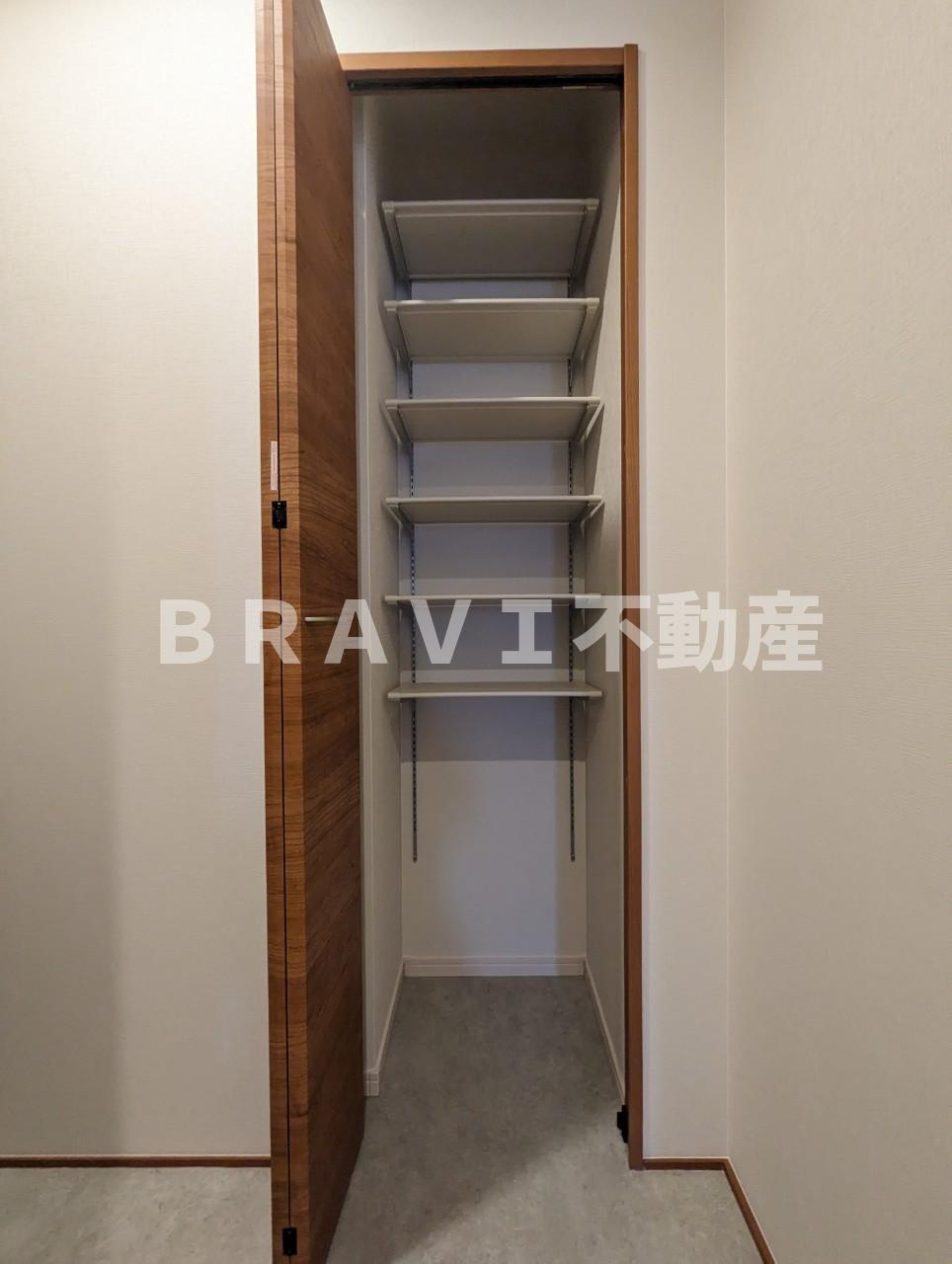 TRICERA Court BRAVI不動産の玄関|【TRICERA Court】ウォークイン収納もある玄関です