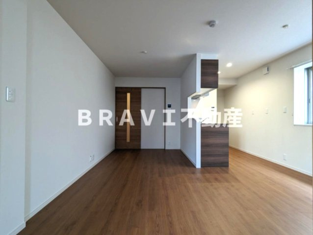 TRICERA Court BRAVI不動産の居間・リビング|【TRICERA Court】使い勝手の良いリビング