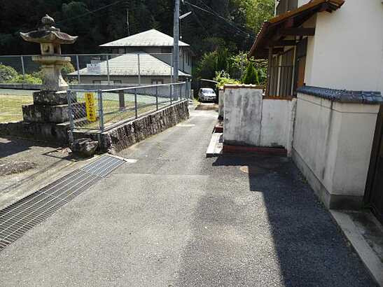 【前面道路含む現地写真】