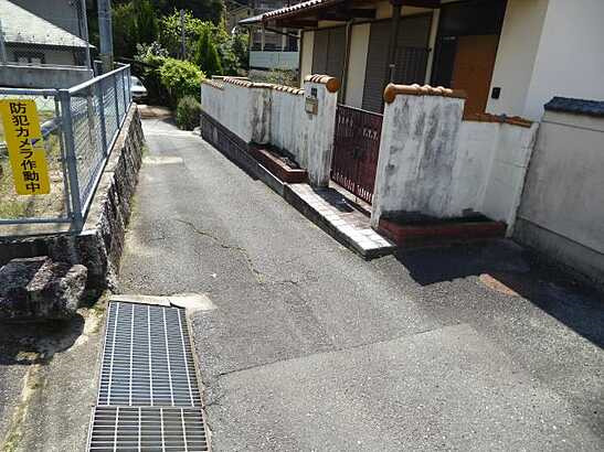 【前面道路含む現地写真】