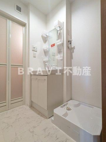 TRICERA Court BRAVI不動産の洗面所|【TRICERA Court】脱衣スペースもあります