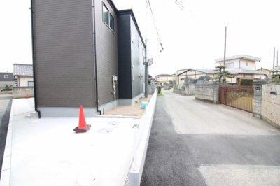 【前面道路含む現地写真】 | 太田市天良町　新築住宅