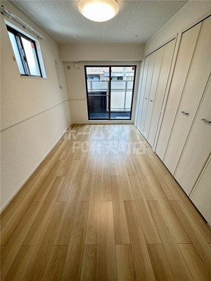 【居間・リビング】 | ウェルス暁 | こちらのリビングで趣味の時間をお楽しみください