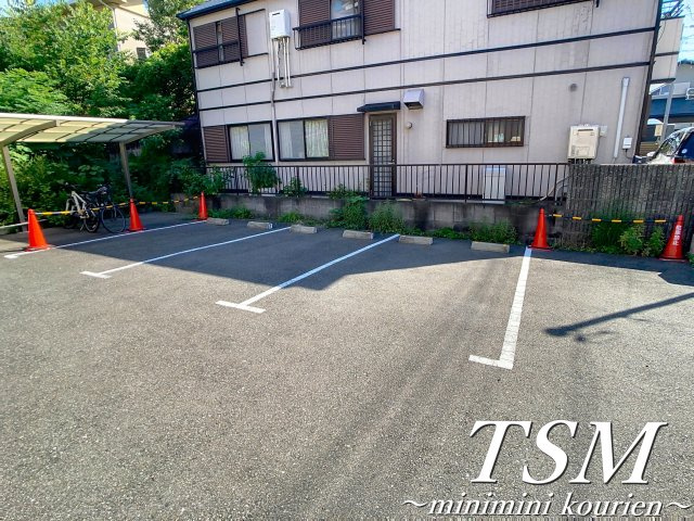 セラフィーメゾン東香里園の駐車場|敷地内駐車場
