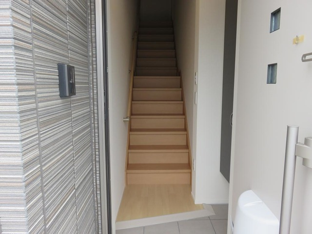 グレイシャス鎌倉の玄関|玄関～階段