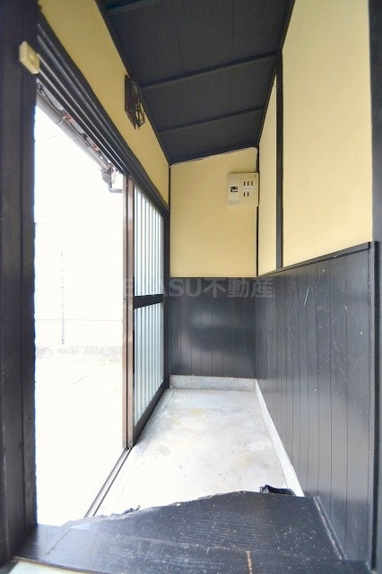 広島市西区西観音町の一戸建ての玄関