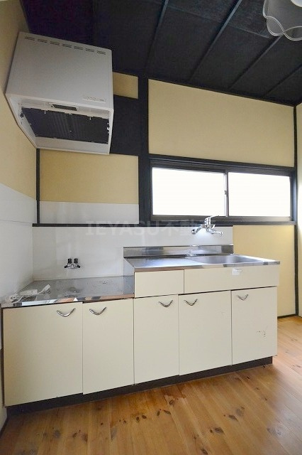 広島市西区西観音町の一戸建てのキッチン