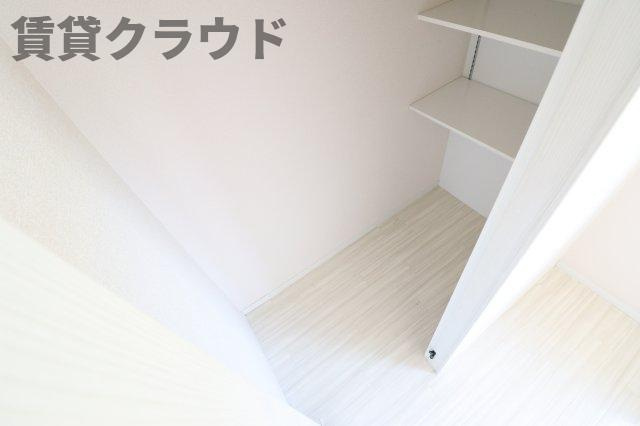 ヴェルメゾンおゆみ野Ａの収納|キッチン横のパントリーです！