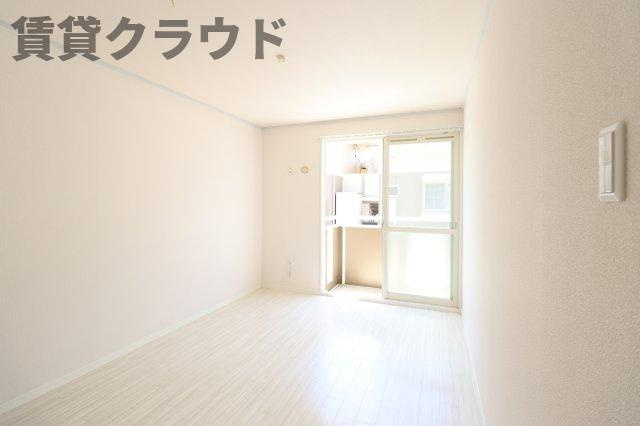 ヴェルメゾンおゆみ野Ａの居間・リビング|ゆったり過ごせる居間です