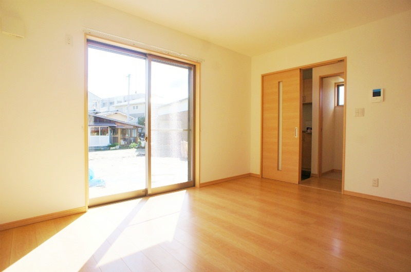 エスポワール国分の居間・リビング|ゆったり過ごせる居間です