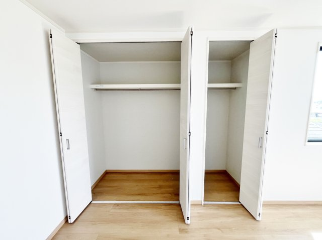 全２４区画新築分譲につき綺麗な街並み■ゆったり３ＬＤＫ■車庫駐車１台可能■伏見区久我御旅町３１期の洋室|クローゼット