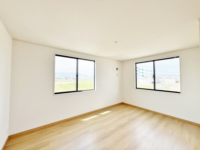 全２４区画新築分譲につき綺麗な街並み■ゆったり３ＬＤＫ■車庫駐車１台可能■伏見区久我御旅町３１期の洋室|洋室