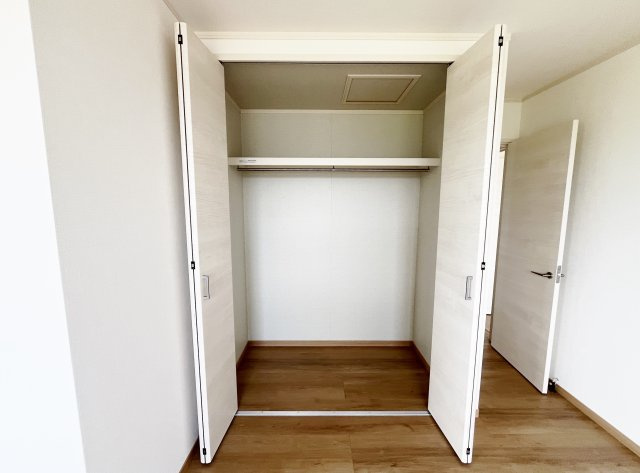 全２４区画新築分譲につき綺麗な街並み■ゆったり３ＬＤＫ■車庫駐車１台可能■伏見区久我御旅町３１期の洋室|クローゼット