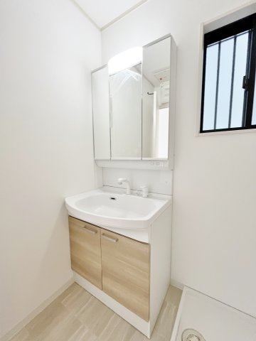 全２４区画新築分譲につき綺麗な街並み■ゆったり３ＬＤＫ■車庫駐車１台可能■伏見区久我御旅町３１期の独立洗面台|洗面化粧台