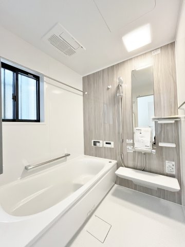 全２４区画新築分譲につき綺麗な街並み■ゆったり３ＬＤＫ■車庫駐車１台可能■伏見区久我御旅町３１期の浴室|浴室