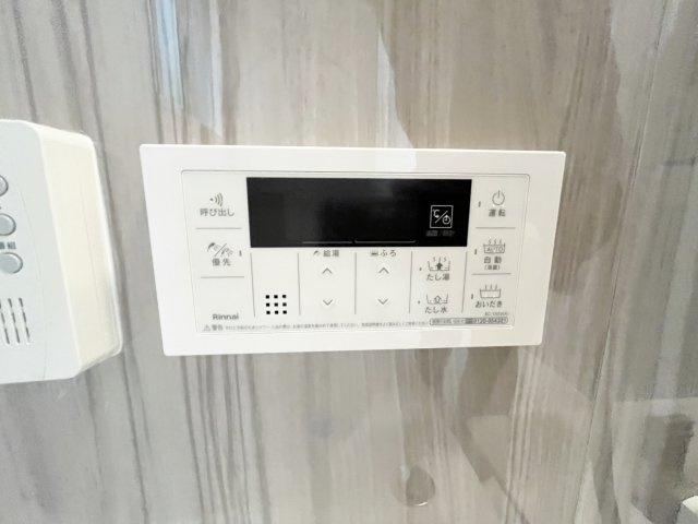 全２４区画新築分譲につき綺麗な街並み■ゆったり３ＬＤＫ■車庫駐車１台可能■伏見区久我御旅町３１期の浴室|浴室リモコン