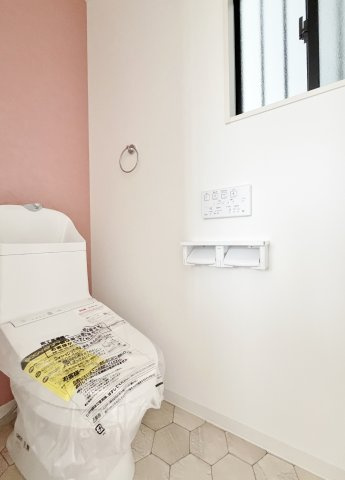 全２４区画新築分譲につき綺麗な街並み■ゆったり３ＬＤＫ■車庫駐車１台可能■伏見区久我御旅町３１期のトイレ|トイレ