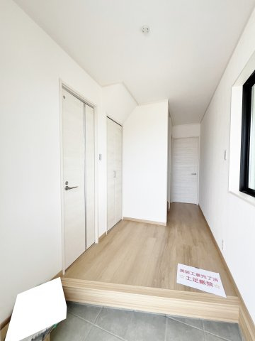 全２４区画新築分譲につき綺麗な街並み■ゆったり３ＬＤＫ■車庫駐車１台可能■伏見区久我御旅町３１期の玄関|玄関