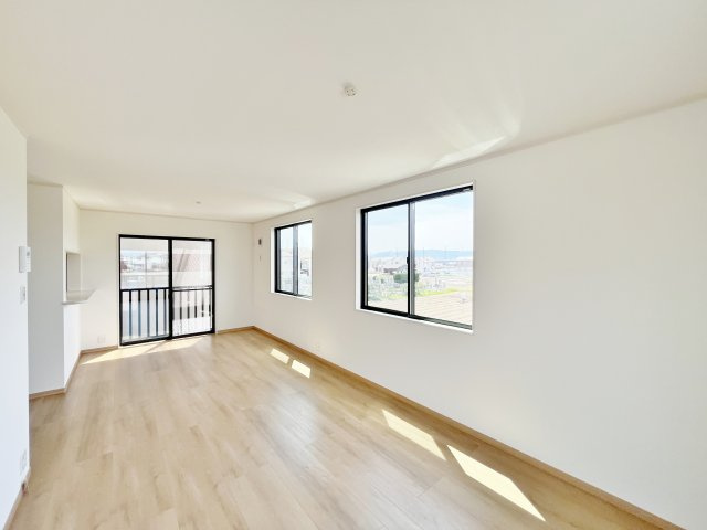 全２４区画新築分譲につき綺麗な街並み■ゆったり３ＬＤＫ■車庫駐車１台可能■伏見区久我御旅町３１期の居間・リビング|リビング