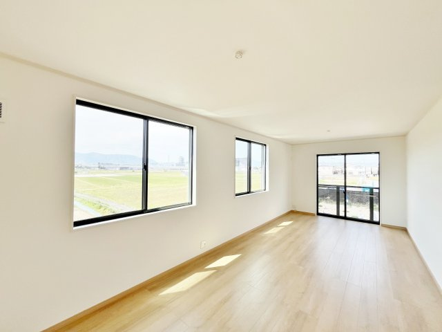 全２４区画新築分譲につき綺麗な街並み■ゆったり３ＬＤＫ■車庫駐車１台可能■伏見区久我御旅町３１期の居間・リビング|リビング