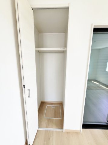 全２４区画新築分譲につき綺麗な街並み■ゆったり３ＬＤＫ■車庫駐車１台可能■伏見区久我御旅町３１期の洋室|クローゼット