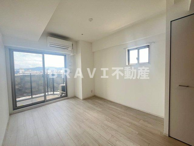 クレストタップ京橋の居間・リビング|【クレストタップ京橋】落ち着いた色調の洋室です