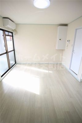 【居間・リビング】 | アーバンモール八幡屋 | こちらのリビングで趣味の時間をお楽しみください