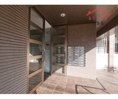 グローヴ・ガーデンＥのエントランス