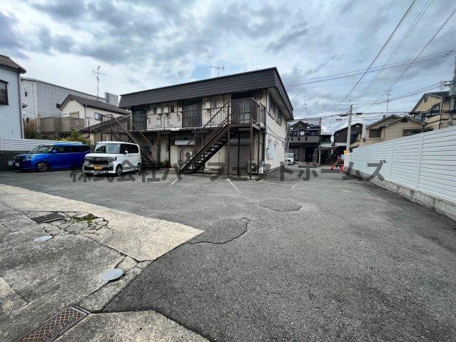 法兼テラスハウス 賃貸の駐車場|駐車場があるので、車を買う予定の方も安心です